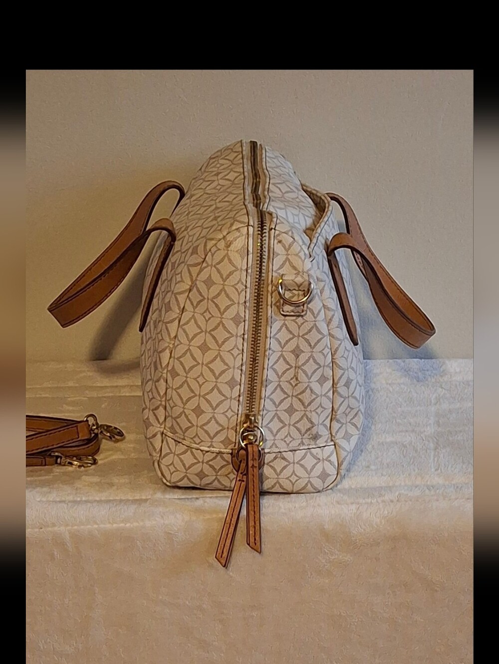 FOSSIL SYDNEY SATCHEL BEIGE DIAMOND SHAPES TOP HANDLE BAG W/DETACHABLE STRAP - Picture 2 of 5
